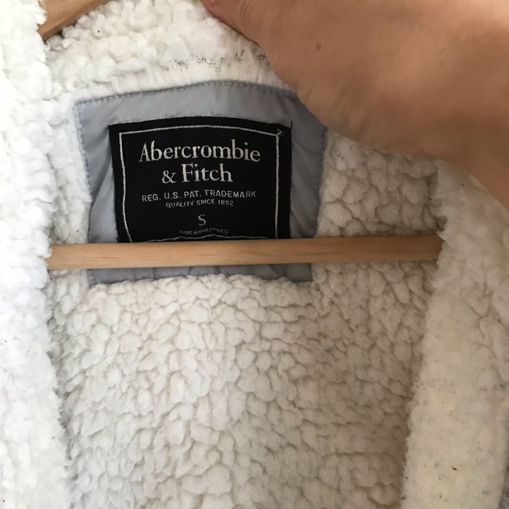 Abercrombie & Fitch Gray and White Quilted Hoodie - Picture 8 of 8